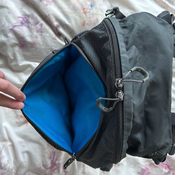 Gregory Inertia 20 Unisex Hiking Backpack - Black / Grey - Picture 3 of 7